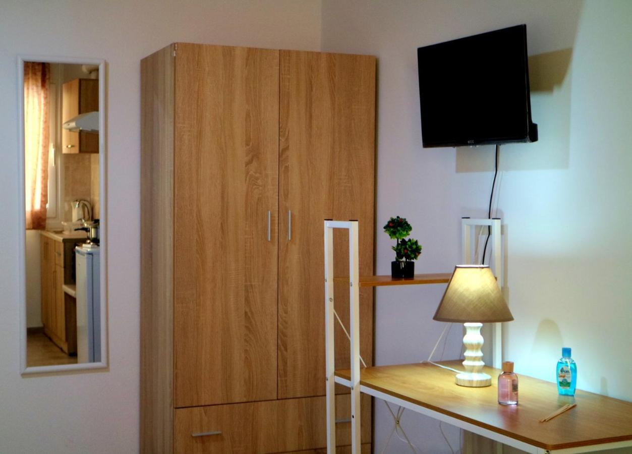 Christos Family Apartments Α Corfu  Екстериор снимка